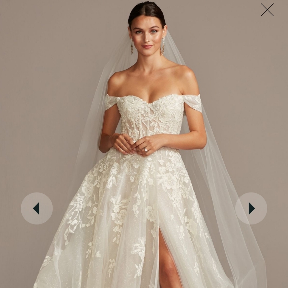 Floral tulle wedding dress with removable sleeves